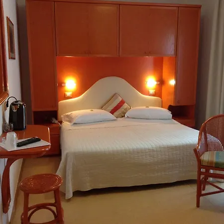 Polo Hotel 2*